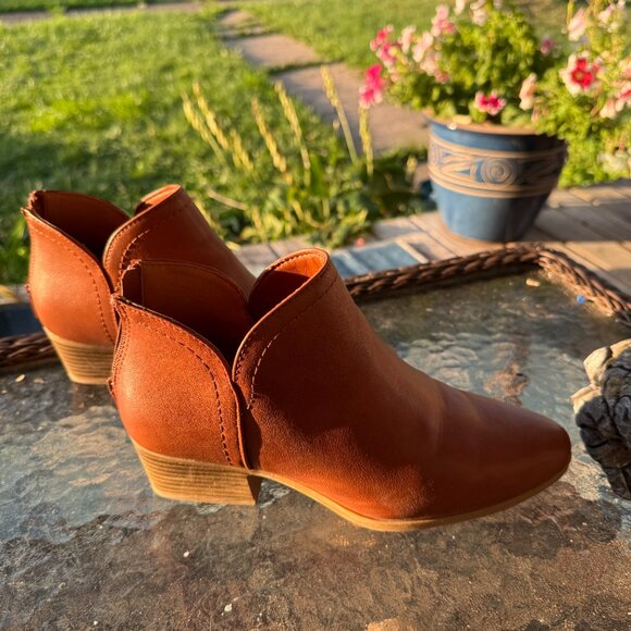 Maurices Faux Leather Booties Size 7 - Picture 7 of 7